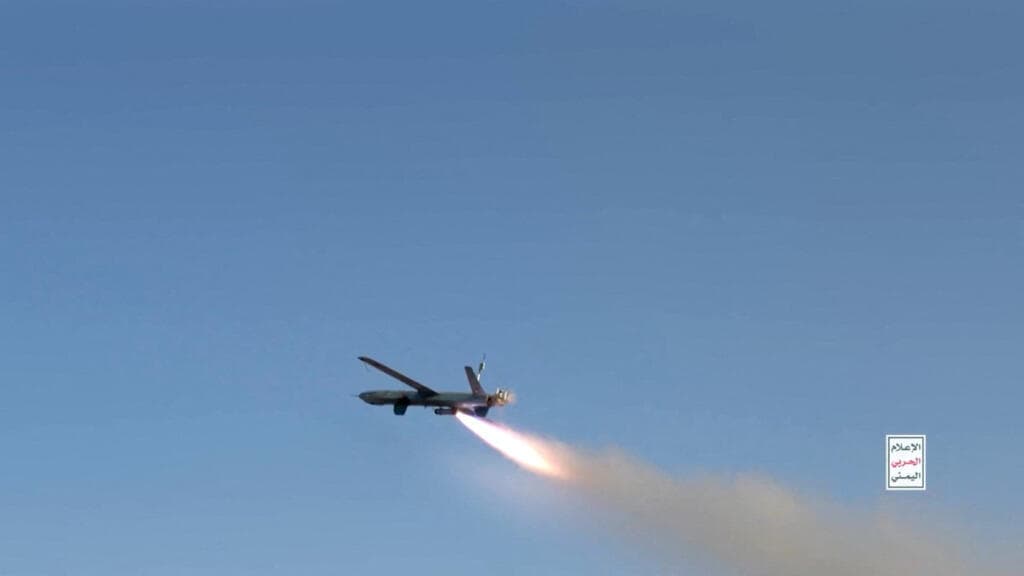 Une attaque des Houthis sur un navire en mer Rouge fait plusieurs morts