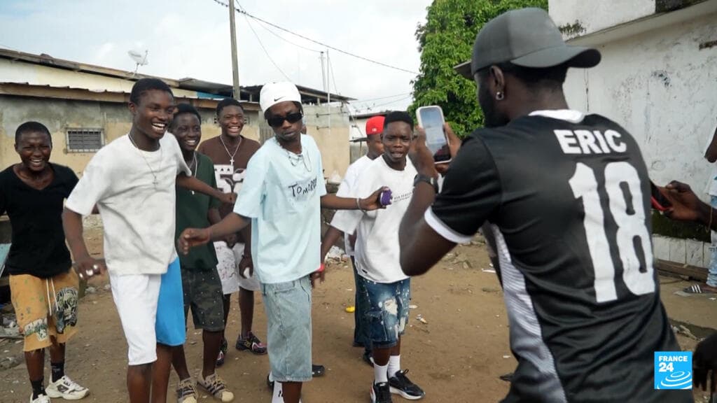 En Côte d'Ivoire, le biama fait danser toute la jeunesse