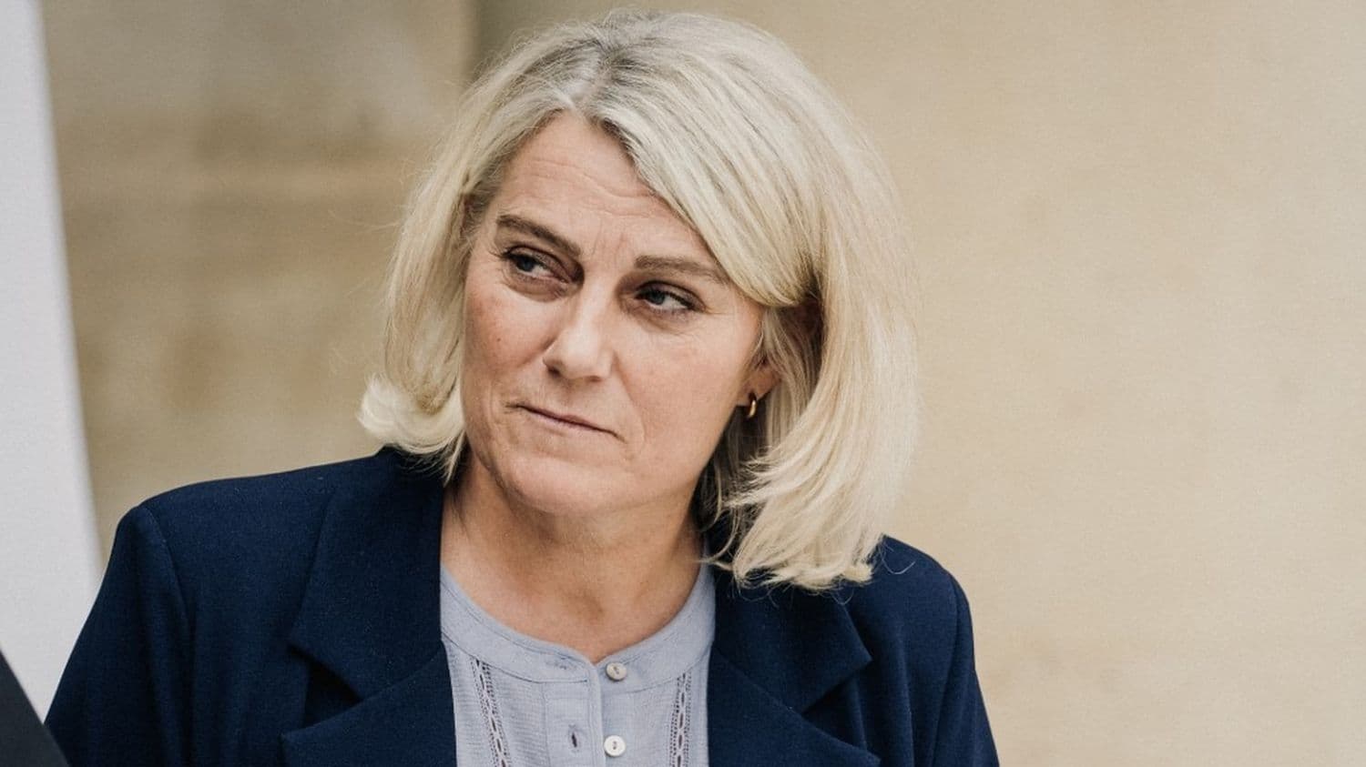 Face au mégafeu en Gironde, cinq millions de masques FFP2 ont été livrés en pharmacie, annonce la ministre de la Santé