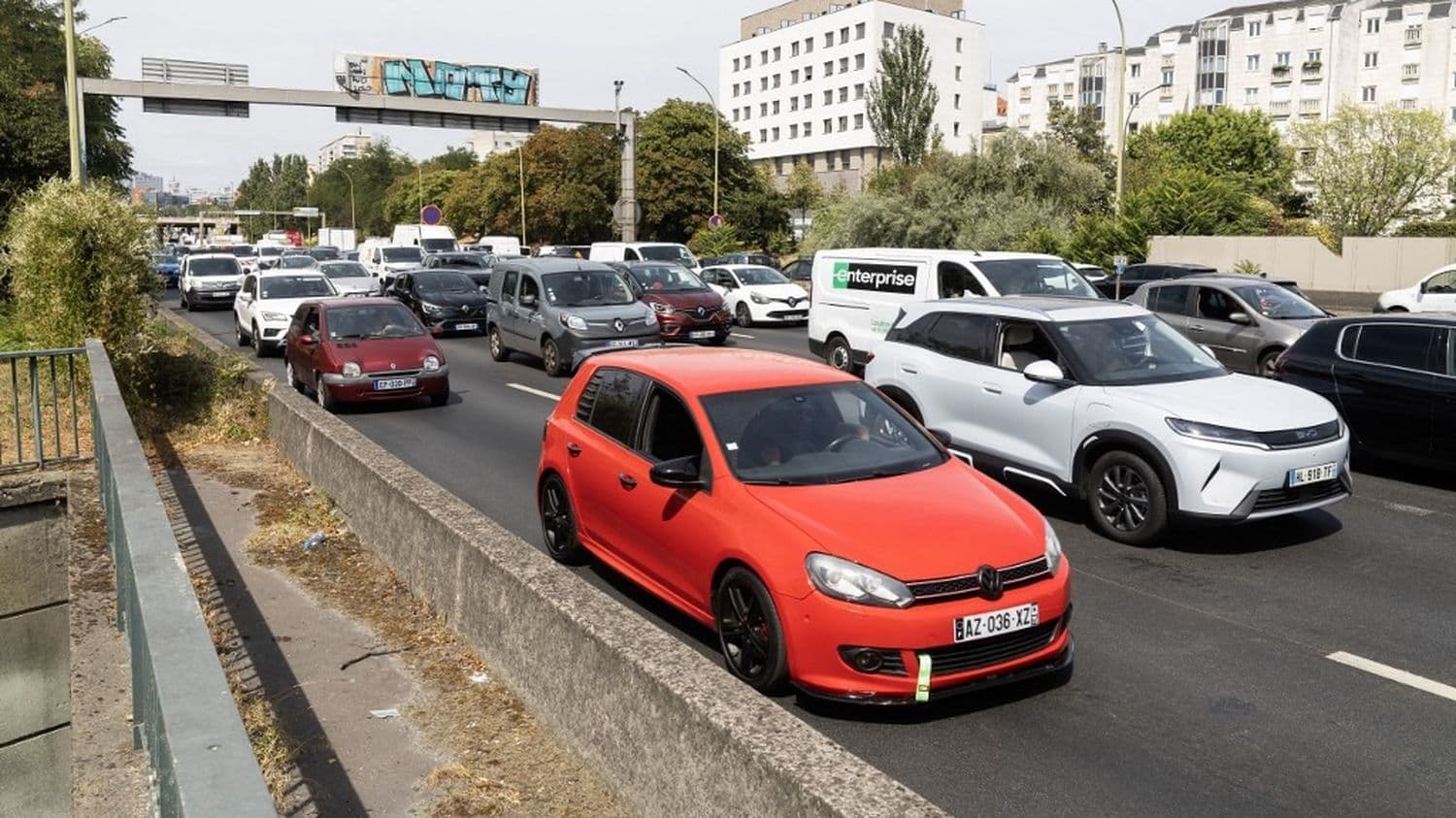 Plus de 850 km de bouchons cumulés au niveau national samedi matin pour les départs en vacances