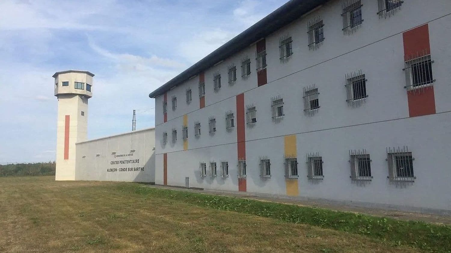La justice ordonne au garde des Sceaux de "mettre un terme aux comportements contraires à la déontologie commis par certains agents" de la prison de Condé-sur-Sarthe