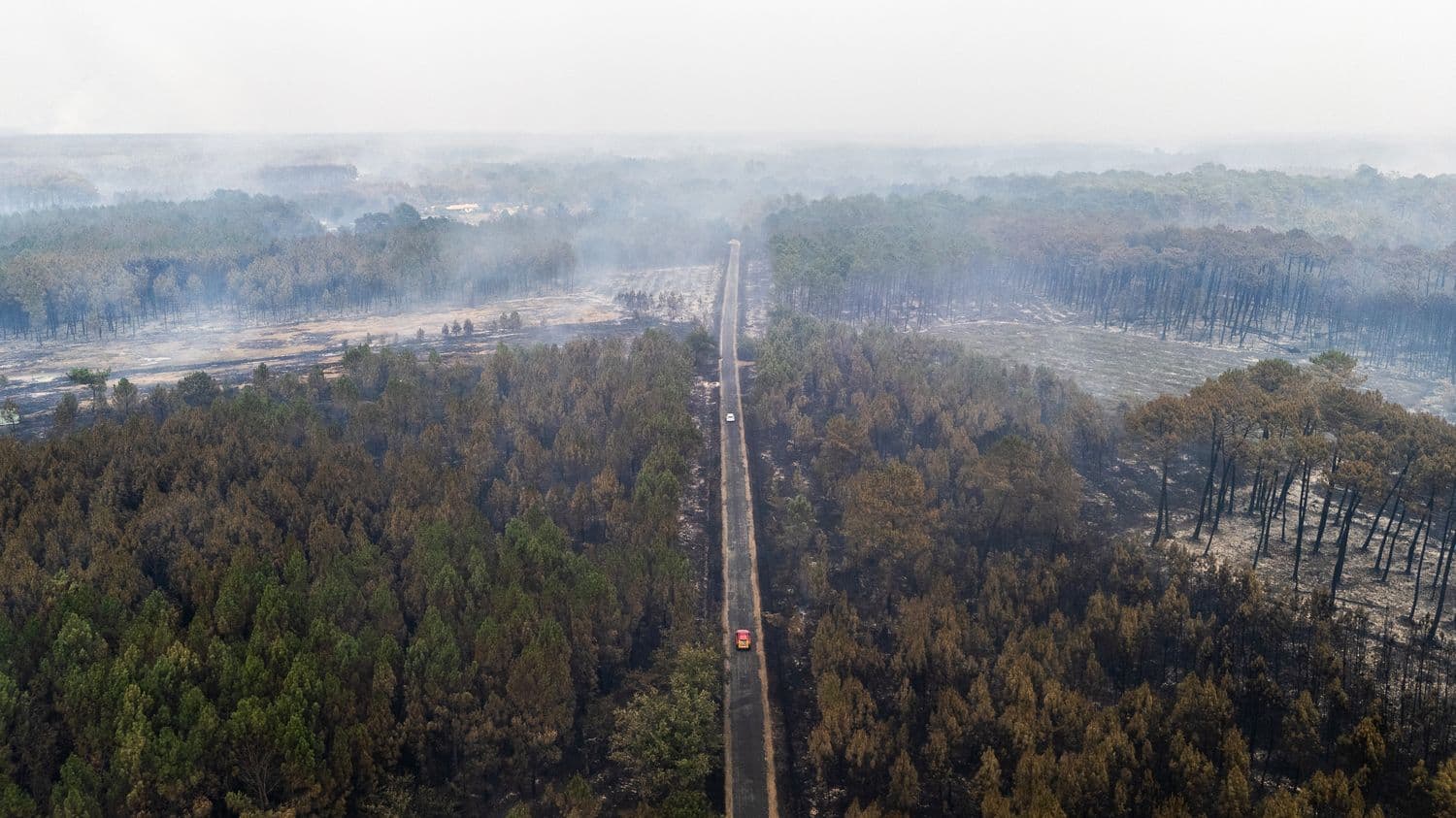 Incendies dans le Sud-Ouest : la vitesse de circulation abaissée dans huit départements en raison de la pollution de l'air