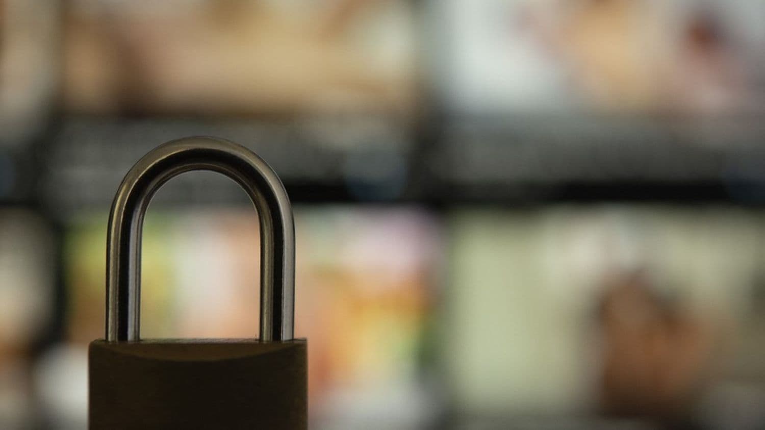 L'Arcom sanctionne une trentaine de sites pornographiques qui n'ont pas mis en place de système de vérification d'âge de leurs utilisateurs